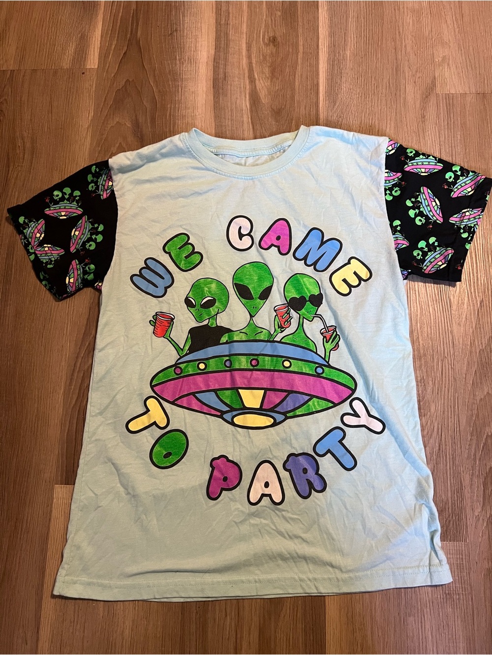 Fresh Laundry Alien 'We Came to Party' Graphic Tee - Light Blue sz med